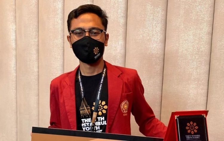 Mahasiswa UMM Raih Penghargaan The Best project Grup Project di Ajang Istanbul Youth Summit