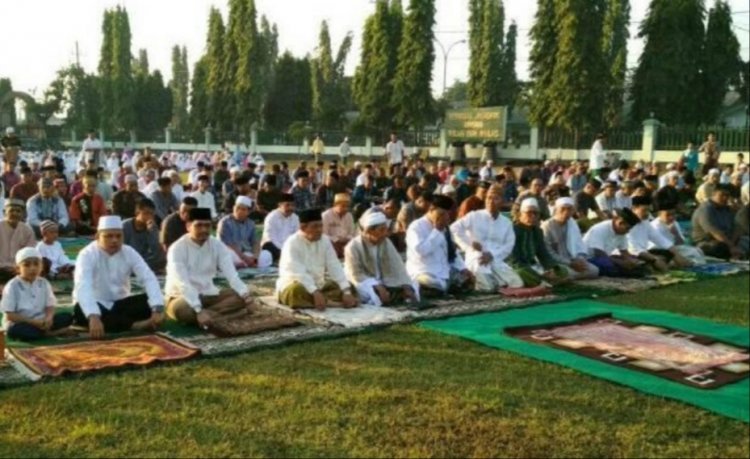 Apakah Boleh Shalat Idul Fitri di Lapangan Terbuka? Inilah Tata Caranya