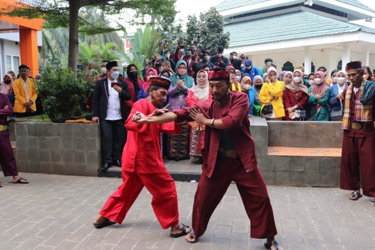Kedatangan Ratusan Mahasiswa PPM di UMJ Disambut Palang Pintu