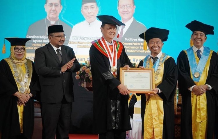 Haedar Nashir Sampaikan Selamat kepada Sudibyo Markus Atas Penganugerahan Gelar Doktor HC dari UIN Sunan Kalijaga Yogyakarta