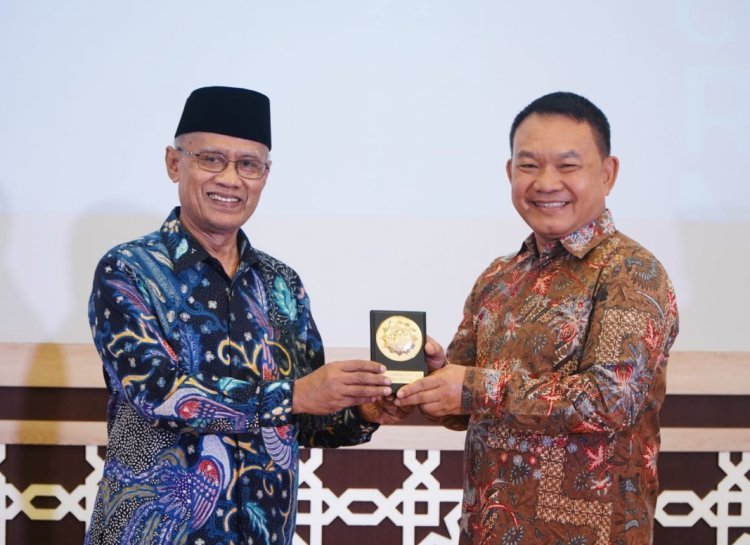 Haedar Nashir Hadiri Launching dan Bedah Buku Karya Jendral Dudung Abdurachman di UAD