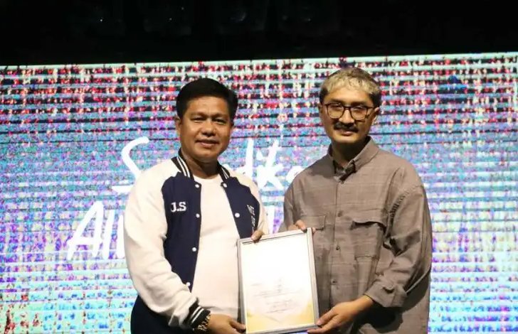 Rektor UMP Terima Penghargaan Tokoh Peduli Musisi dan Pegiat Seni