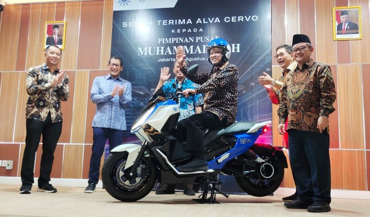 Terima Sepuluh Unit Motor Listrik, Haedar Nashir Siap Bangun Ekosistem Industri Teknologi Nasional
