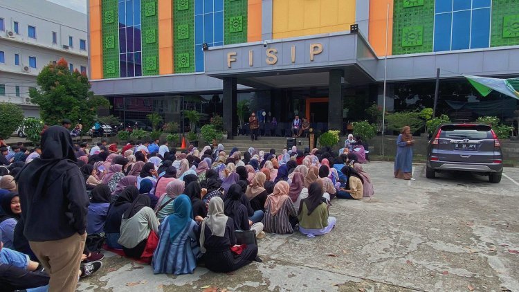 Ratusan Mahasiswa FISIP UMJ Ikuti Pengajian Akbar Doa dan Donasi Bersama untuk Palestina