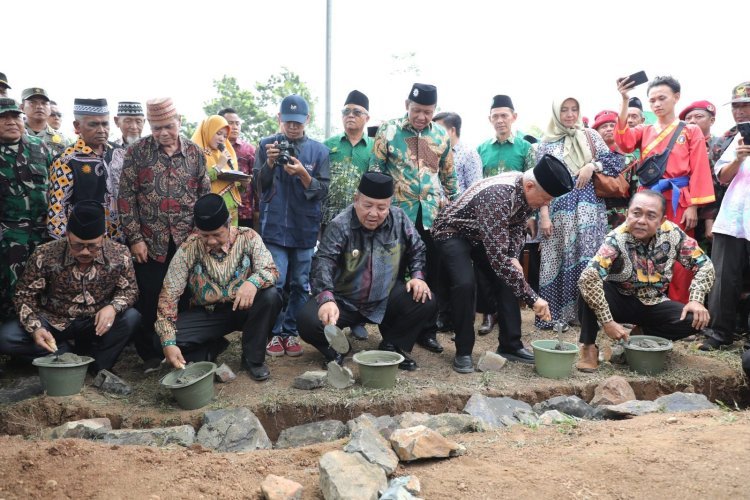 Anwar Abbas Lakukan Peletakan Batu Pertama Pembangunan Masjid Galpanda Ponpes Muhammadiyah Suka Banjar