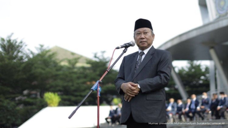 Peringati Hardiknas, UMS Gelar Upacara di Halaman Gedung Induk Siti Walidah