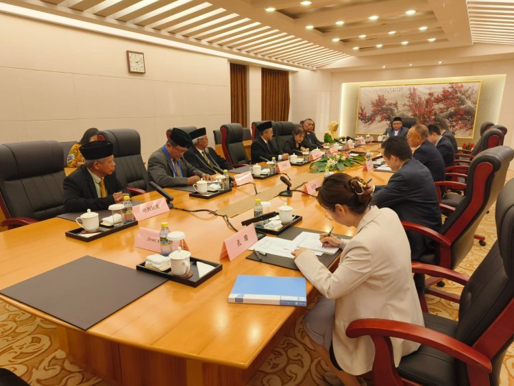 Abdul Mu'ti dan Rombongan Bertemu Wakil Menteri Luar Negeri Republik Rakyat Tiongkok di Beijing