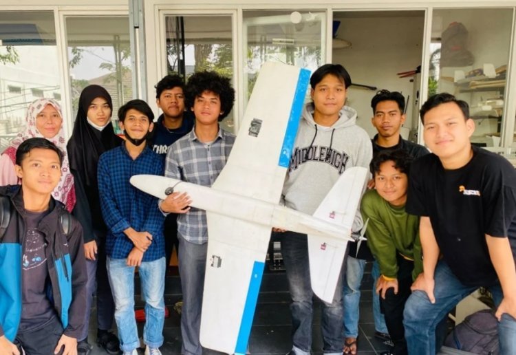 Tiga Tim Fakultas Teknik UMJ Ikuti Kontes Robot Terbang Indonesia 2024