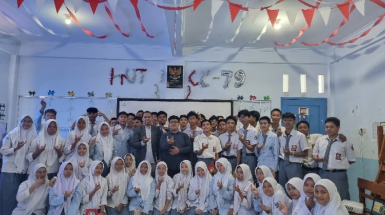 Dosen Uhamka Berikan Penguatan Literasi Melalui Teks Multimodal kepada Siswa SMA Syarif Hidayatullah Bekasi